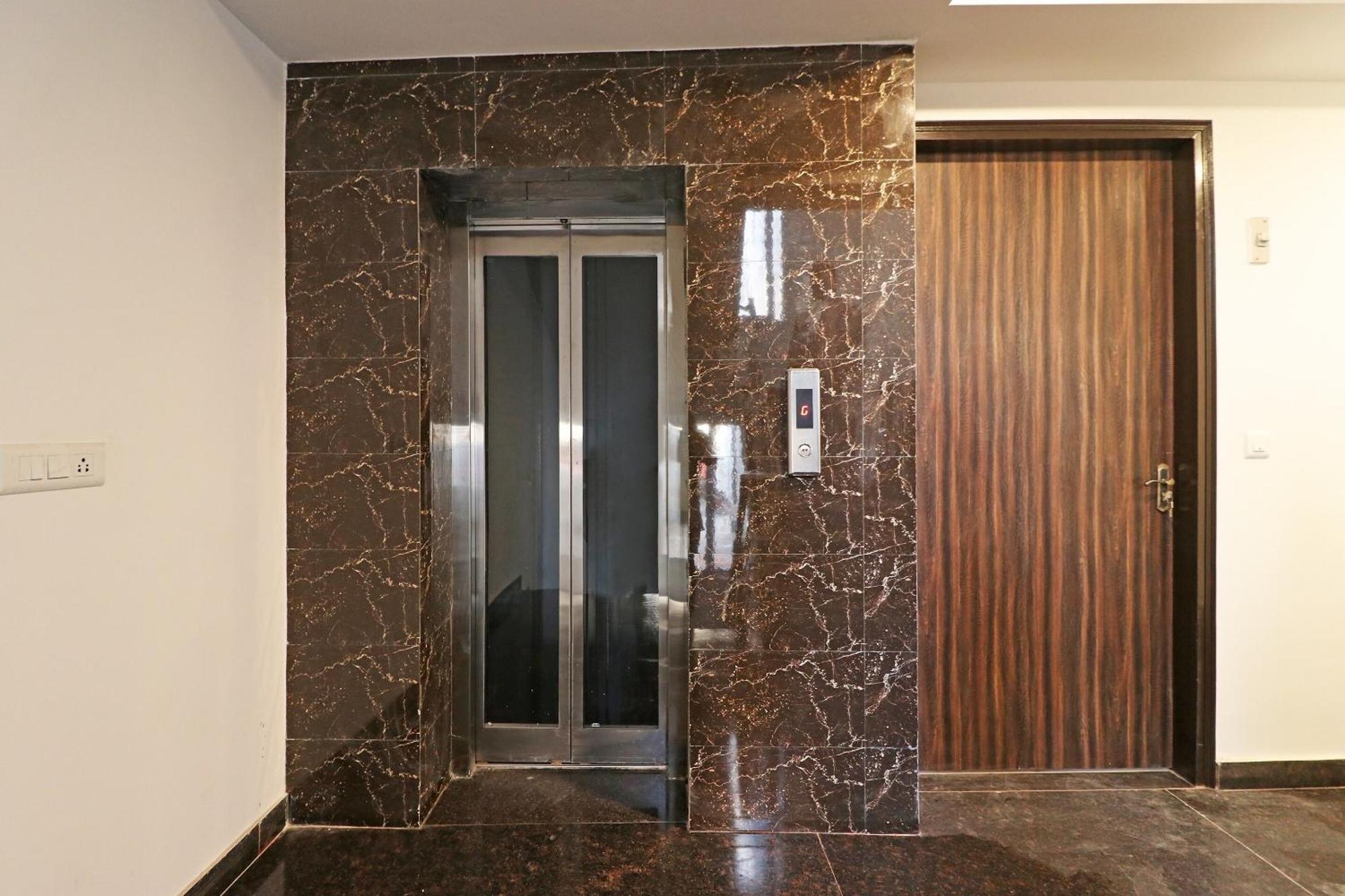 Hotel O Aamara Ню Делхи Екстериор снимка