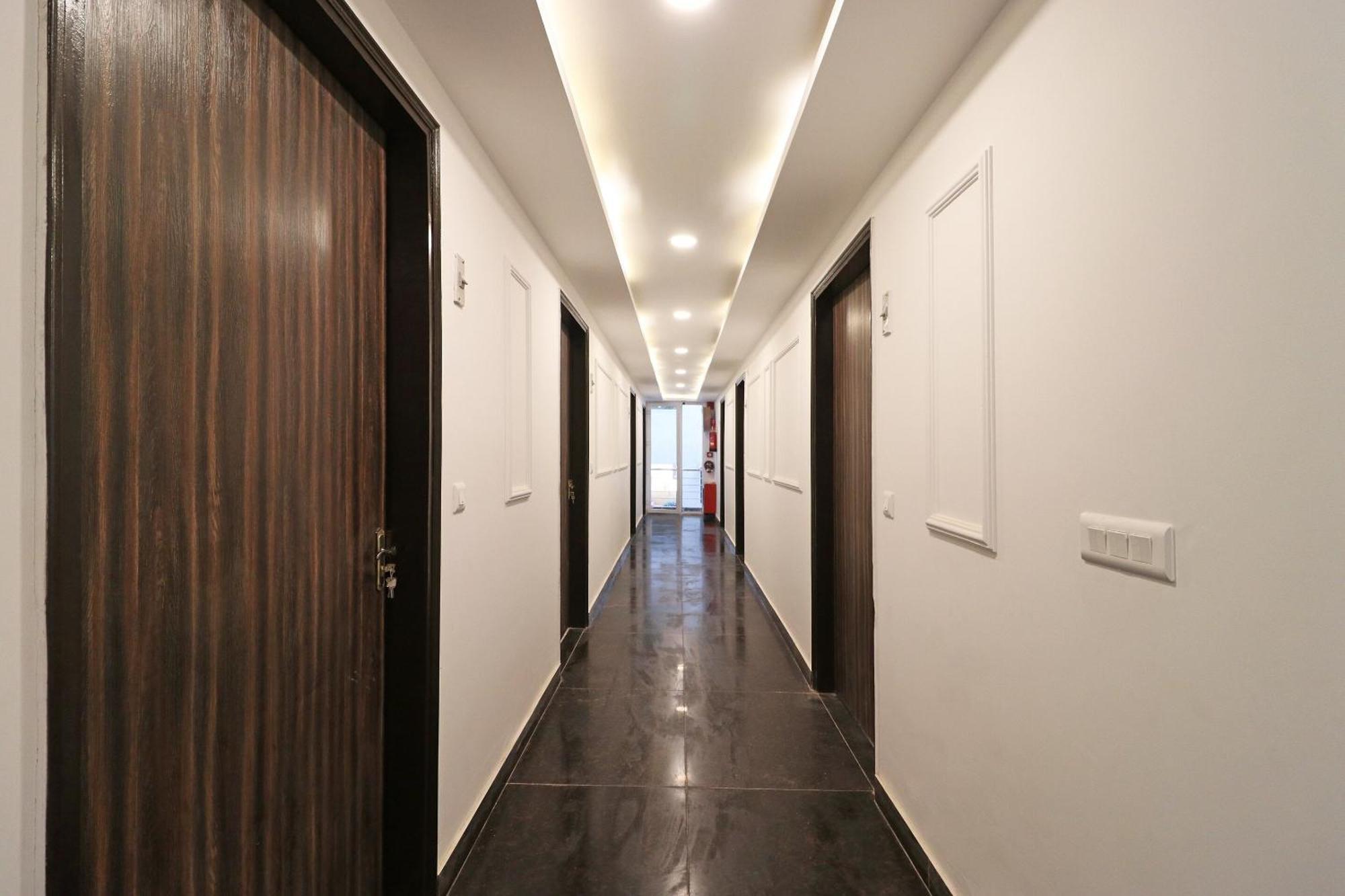 Hotel O Aamara Ню Делхи Екстериор снимка